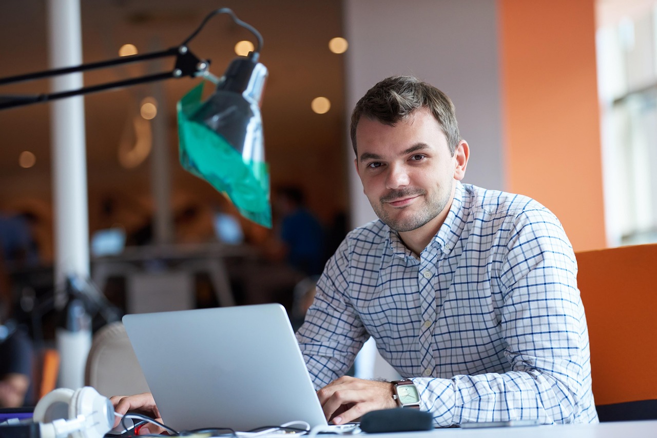 découvrez comment recueillir, analyser et tirer parti du feedback des employés pour améliorer la performance, l'engagement et l'ambiance de travail au sein de votre entreprise.
