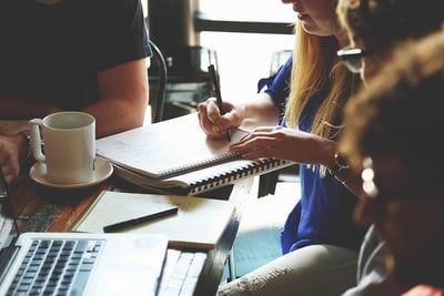 Comment rédiger une lettre de motivation efficace pour un stage en cabinet d’avocat en 2025 ?