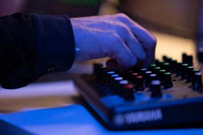 podcast de marque : pourquoi investir dans ce format audio en 2025 ?