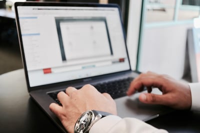 Inbound ou outbound marketing : quelle stratégie choisir en 2025 ?